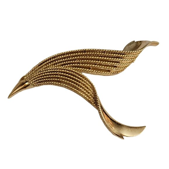 Trifari Crown Over T Gold Tone Ribbed Ribbon Brooch Pin, Signed - Picture 3 of 9